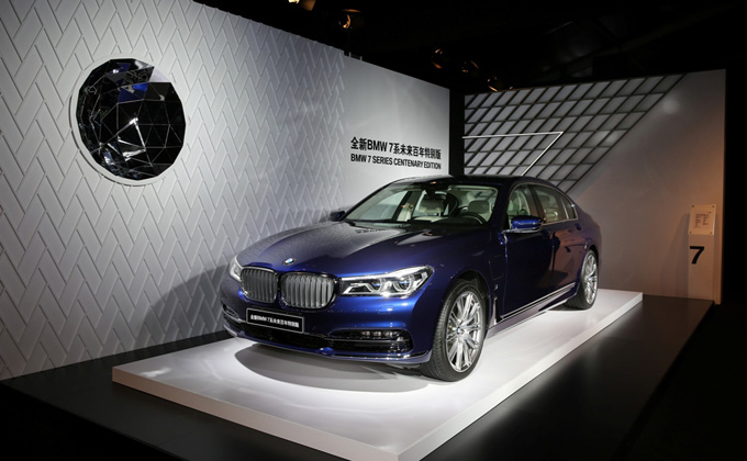 全新BMW 7系未来百年特别版在芭莎明星慈善夜荣耀亮相