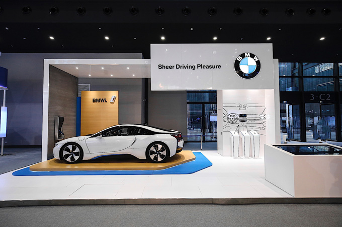 宝马展台通过BMW i8演示自然语音识别系统