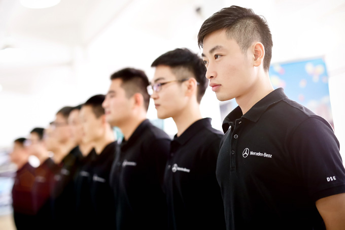 2006年以来，共有约4000名年轻学员参加戴姆勒中国职业教育项目