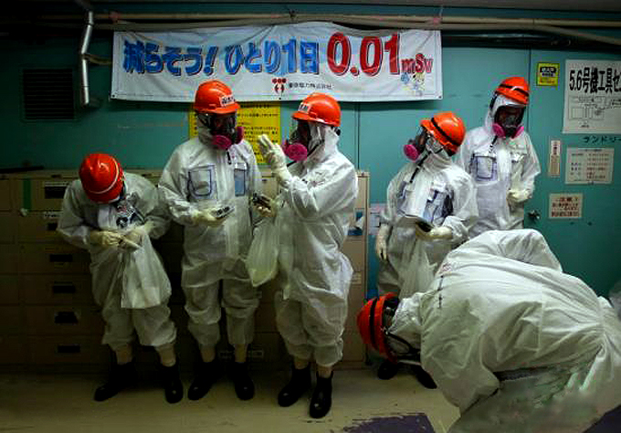 当地时间2014年3月10日，日本福岛，3.11地震3周年纪念日前夕，媒体人员被允许进入遭海啸严重破坏的出现核泄漏的福岛核电站参观。
